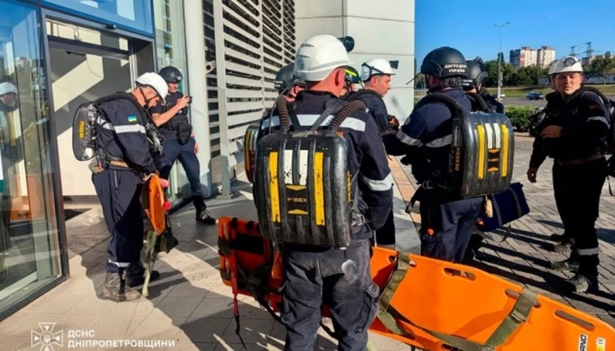Пошкоджена будівля найбільшого ТЦ Кривого Рогу після удару 21 серпня 2026 року