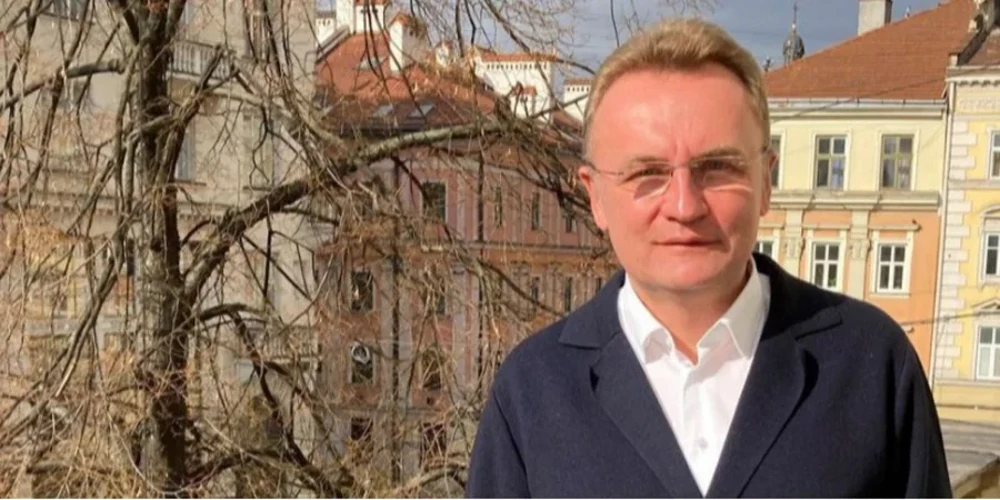Виявлена плата з антеною та SIM-картою, знайдена під час розбирання службового автомобіля